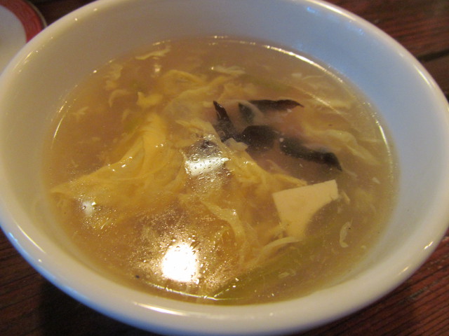 タイガー軒ホイコーロー定食のスープ