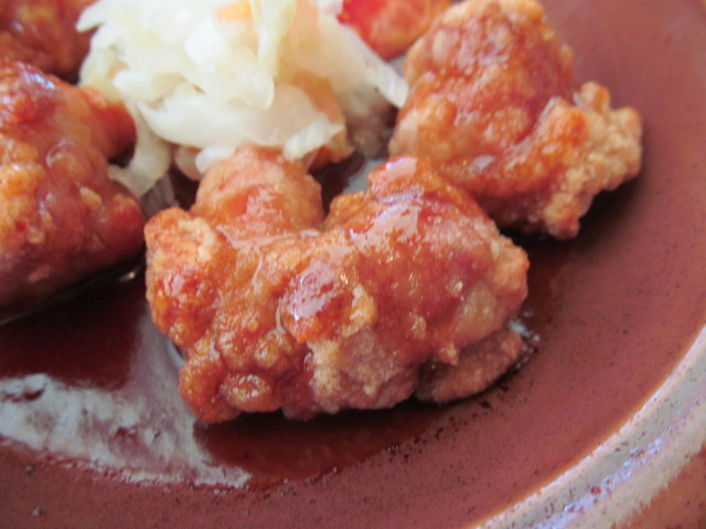 サイゼリヤ鶏肉のオーブン焼きの鶏肉のアップ