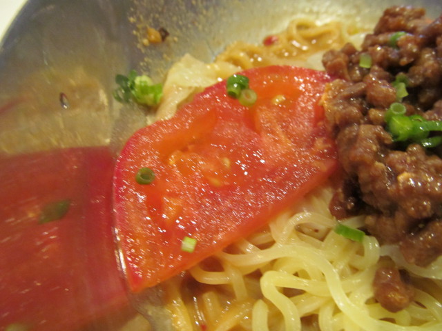 ガストピリ辛冷やしタンタン麺のトマト