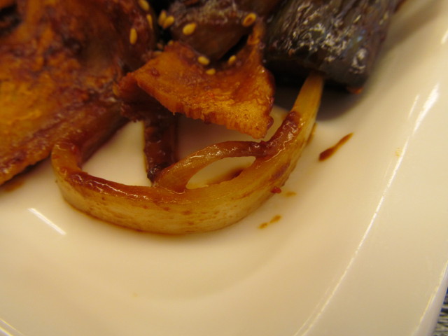 松屋豚と茄子の辛味噌炒め定食の玉ねぎ