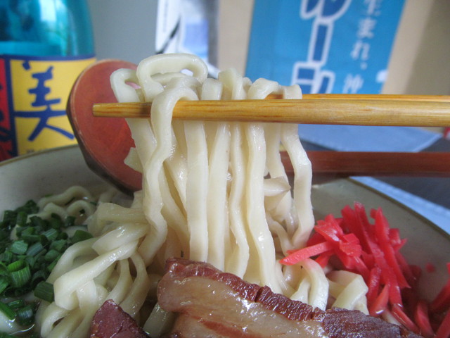 摩文仁の沖縄そばの麺20151017