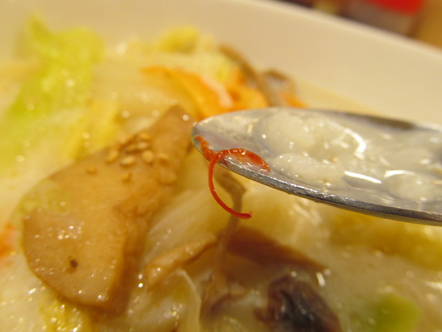 松屋冬野菜ときのこの豆乳だしスープごはんの鷹の爪らしきもの