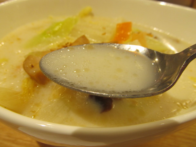 松屋冬野菜ときのこの豆乳だしスープごはんの豆乳だしスープ