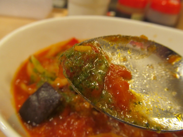 松屋きのこと彩り野菜のトマトスープごはんのバジルソース