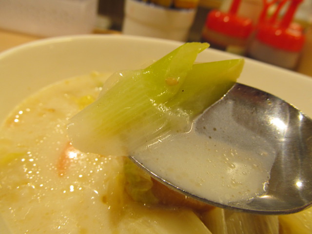 松屋冬野菜ときのこの豆乳だしスープごはんの長ねぎ