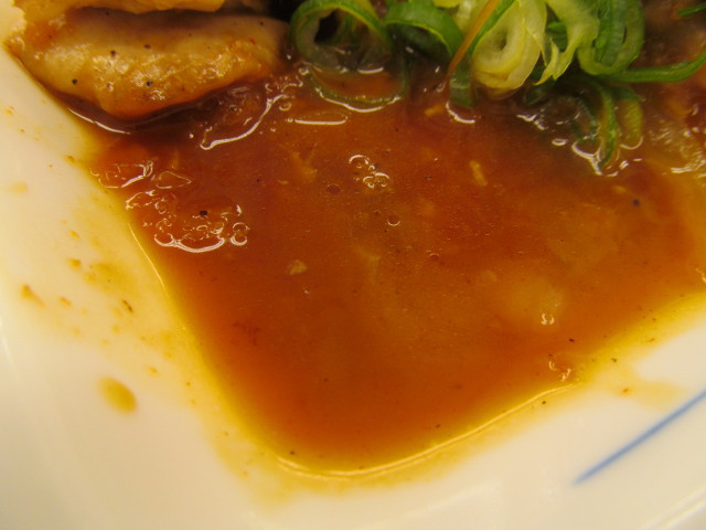 松屋鶏のバター醤油炒め定食のにんにくバター醤油ダレ