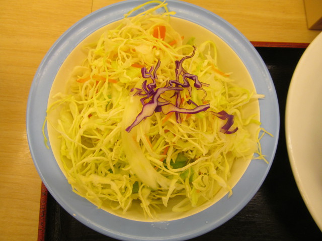 松屋チキングリル定食2017の生野菜