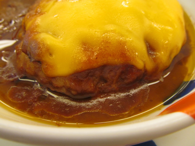 松屋ブラウンチーズハンバーグ定食のチーズの下にハンバーグ