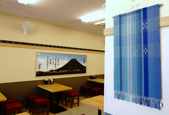 丸亀製麺石垣島店_八重山ミンサー織りタペストリー_1205_20251210