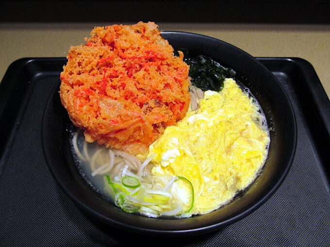 富士そば_紅生姜天とふわふわ玉子の塩そば_1205調整後_20260112